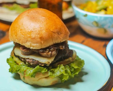 Hamburguesa Artesanal en Kabú Café Restaurante Calarcá Quindío