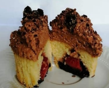 cupacake chocolate relleno fresa chocolate galleta pasteleria queti lima