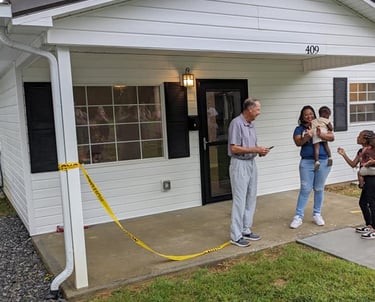 Habitat family ribbon cutting