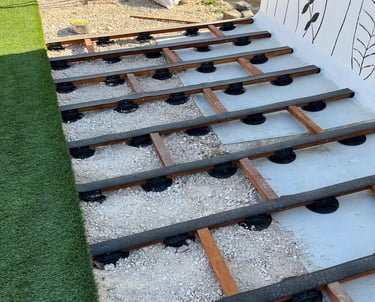 Terrasse bois exotique - lambourdes - a fleur de piscine