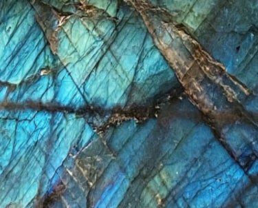 Labradorite flash