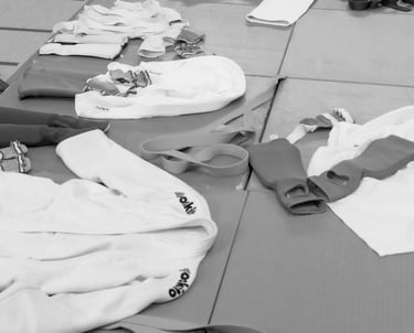Gi und Wettkampfkleidung