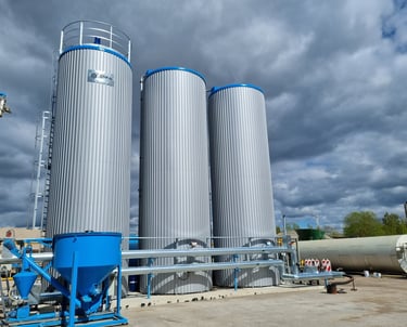 Bitumen tanks with thermal oil heating