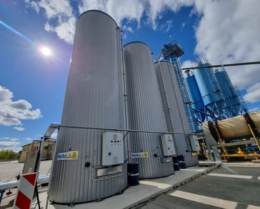 Bitumen tanks with electrical heating