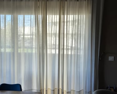 Instalar varões para cortinados e calhas de cortinados