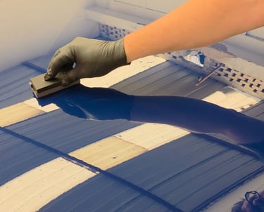 Técnico aplicando recubrimiento cerámico Vonixx en el garage D Cars PRO Detailing Guadalajara, protección avanzada de pintura