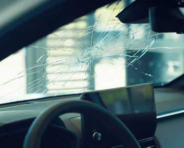 pare-brise fissuré avant réparation