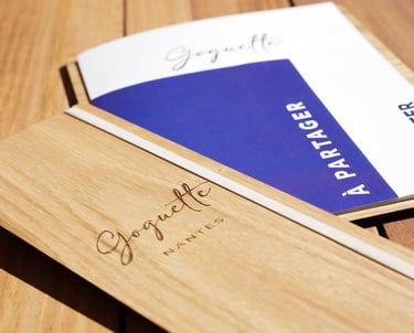 Porte menu bois gravé