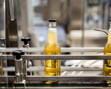 Mise en bouteille et mise en canette de boissons artisanales personnalisées