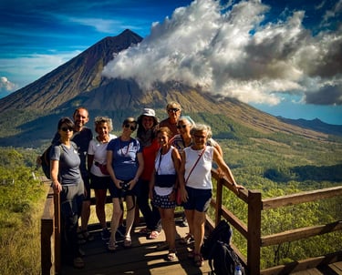 Enchanté, je m'appelle Jhon, je suis guide touristique francophone à Florès depuis 2018.   Discutons