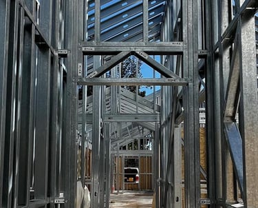 montaje de estructura de acero galvanizado para casa en construcción en seco