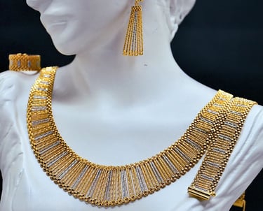 a woman's necklace and earrings on display | Alkanz Alasifar | Antalya Jewellery