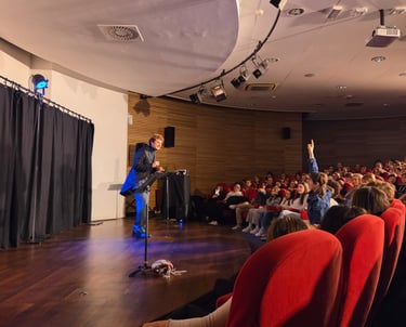 théâtre lors de l'événement de lutte contre le harcèlement scolaire harc'event