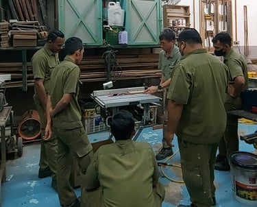 Table saw safety handling method