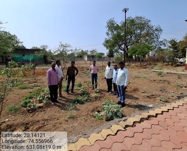 मा.गटविकास अधिकारी यांनीवृक्ष लागवड पाहणी केली