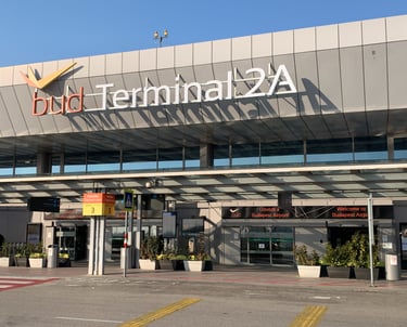 BUD reptér 2/A terminál bejárat - BikkesBusz
