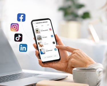 femme regarde ses reseaux publiboost