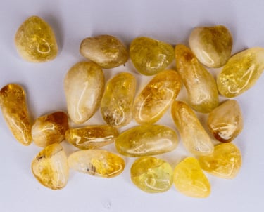 varias piezas de cuarzo citrino