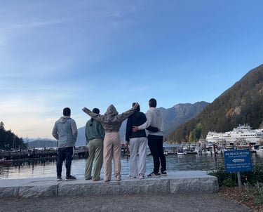 Familia unida que representa la unión y la responsabiliad entre  padres e hijos y su protección