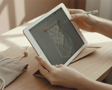 tableta con una imagen de un tejido macrame color crudo para realizar diseño personalizado