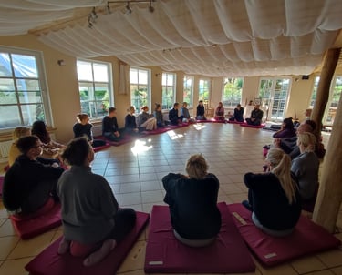 Zen Meditacija, kvėpavimo pratybos, zen retreat, tylos, sąmoningumo stovykla