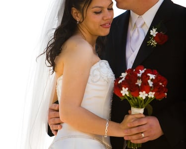 bride and groom session, photoshoot, red roses bouquet