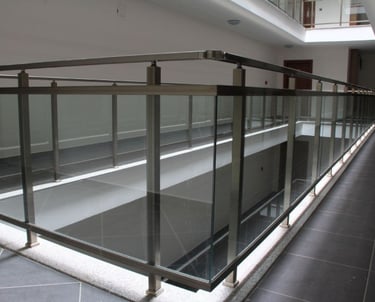 Alüminyum küpeşte sistemleri