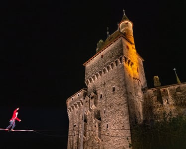 Hugo fait le show en Père Noël au marché de Noël du château de Menton St Bernard