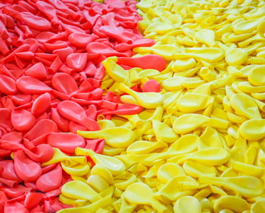 a large amount of balloons are shown in this picture