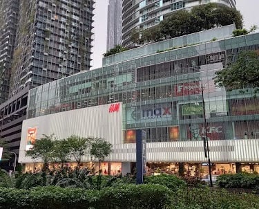Avenue K Mall