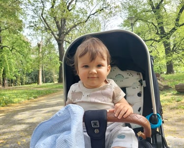 Kind im Kinderwagen
