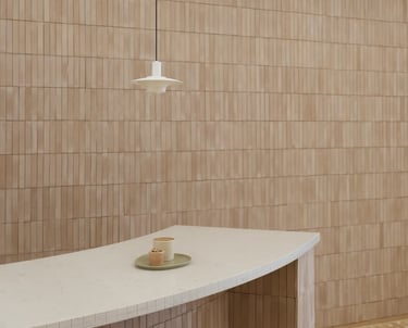 Modern interior space at Fertilidad Integral with soft tiles.