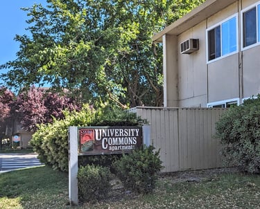 a sign that says university commons apartments davis california 707 sycamore lane