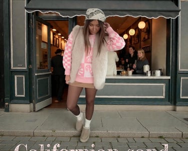 Californian sand; Look bohème; idée look, gilet fausse fourrure; pull hiver rose