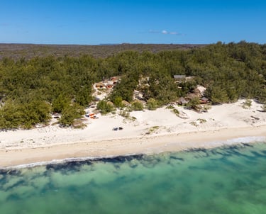 Lodge de kitesurf à Madagascar ecole de kitesurf wingfoil et windsurf Sakalava