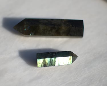 Labradorite with green flash