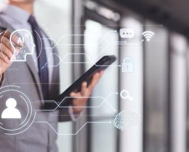 Geschäftsperson mit Tablet tippt auf virtuelle KI- und Technologie-Icons.