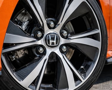 Close na roda do Honda Civic envolvido no recall de 46 mil Honda Civics na Europa