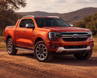 Ford Ranger 2024 vermelha nova geração em estrada de terra com design moderno