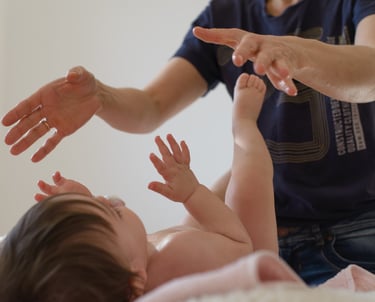 Soin bébé en délicatesse, pour sécuriser, apaiser et renforcer le lien affectif dès la naissance