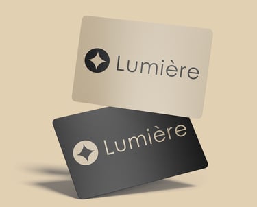 Cartões de visita bege e preto com logo circular estilizado e nome “Lumière” em fonte elegante.