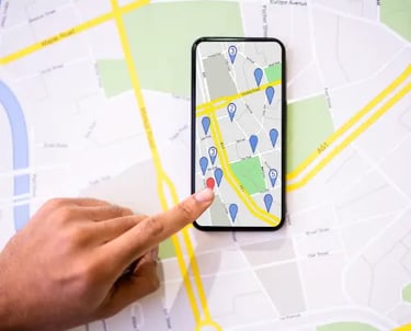 telefono movil con google maps abierto