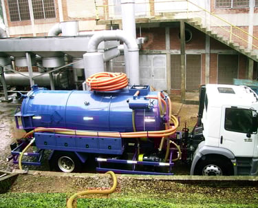 caminhão de sucção e hidrojateamento