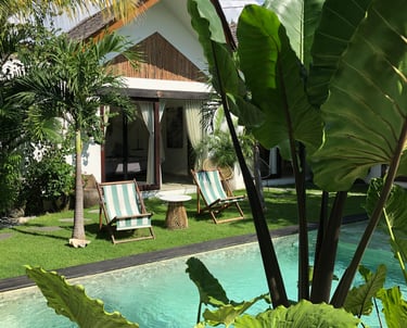 Maison avec piscine et chaise longue