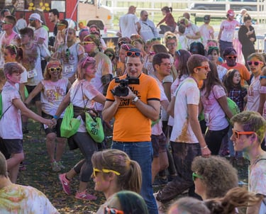 Eric Martinez au milieu color people run