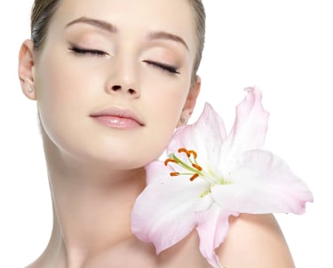 Yüz dolgusu uygulamaları ile daha dengeli yüz hatları