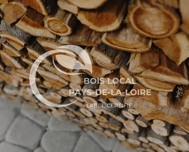 une pile de bois de chauffage