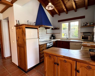 a lovely kitchen 