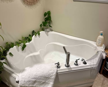 a corner jetted bathtub 