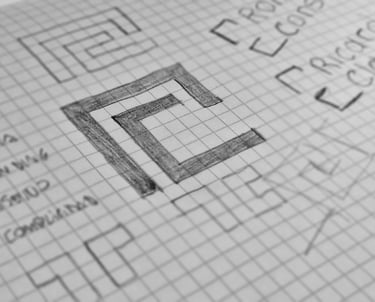 Sobre una hoja de cuadros, un dibujo de una forma cuadrada en combinación con otra forma cuadrada